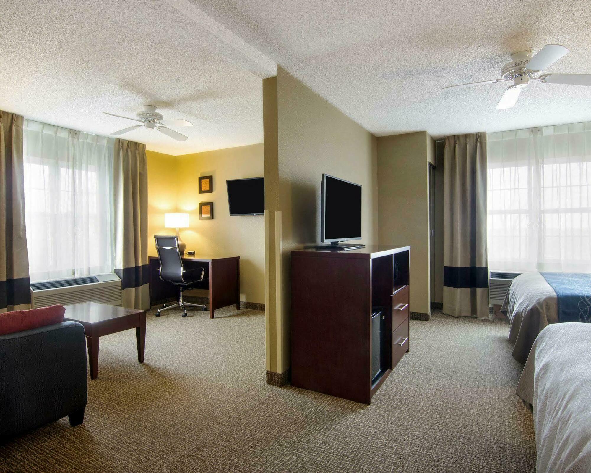 Comfort Inn & Suites Grafton-Cedarburg Kültér fotó